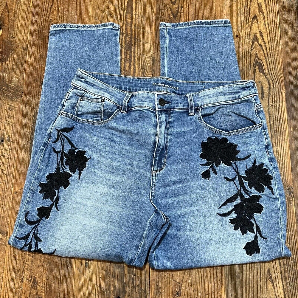 Chico's Boyfriend Ankle Jeans Floral Embroidered High Rise Size 2 US 12 Stretch - Picture 4 of 8